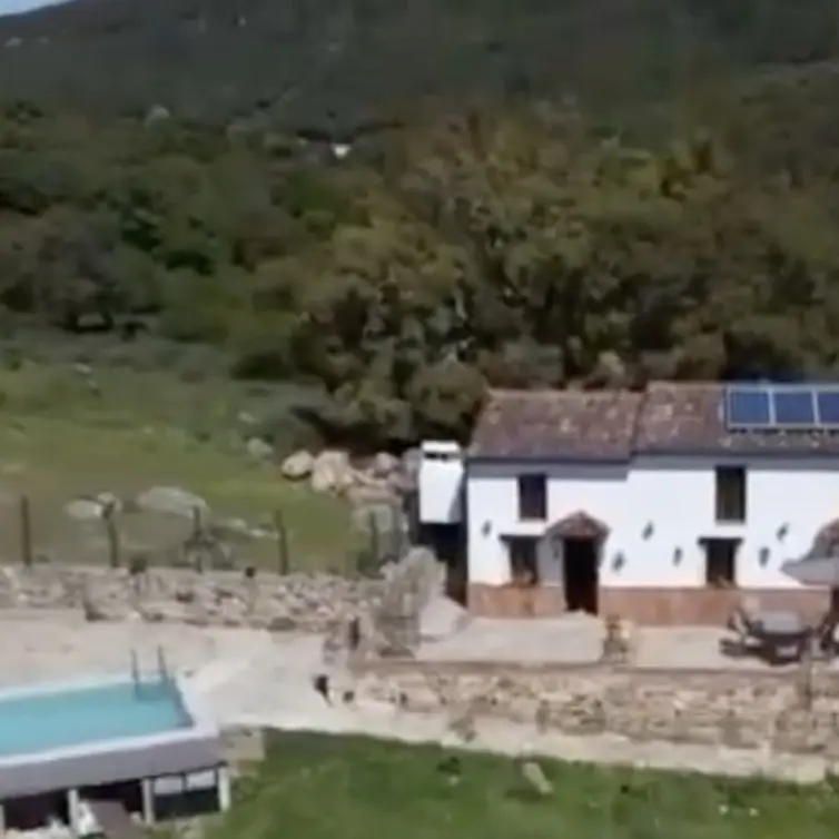 Venta de finca - cortijo en Cortes de la Frontera