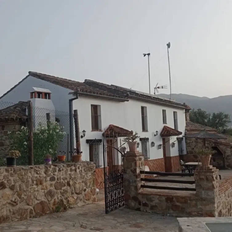 Venta de finca - cortijo en Cortes de la Frontera