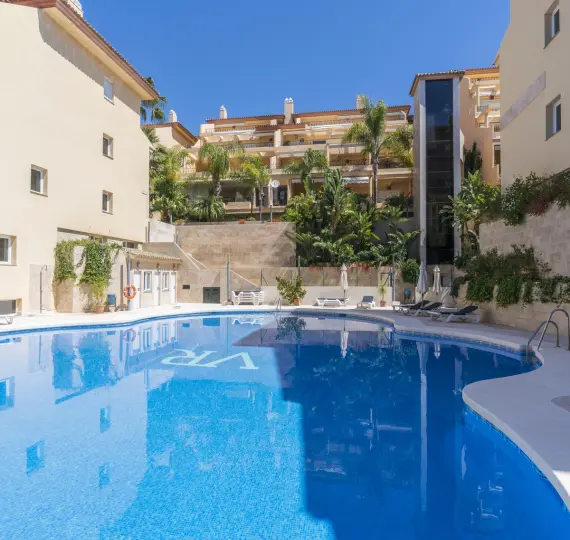 Апартаменты на первом этаже R4673671