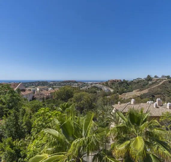 Апартаменты на первом этаже R4673671