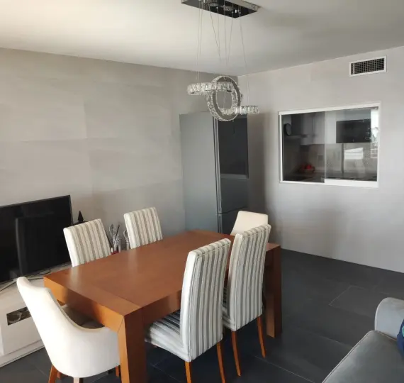 Middle floor apartment R4728739