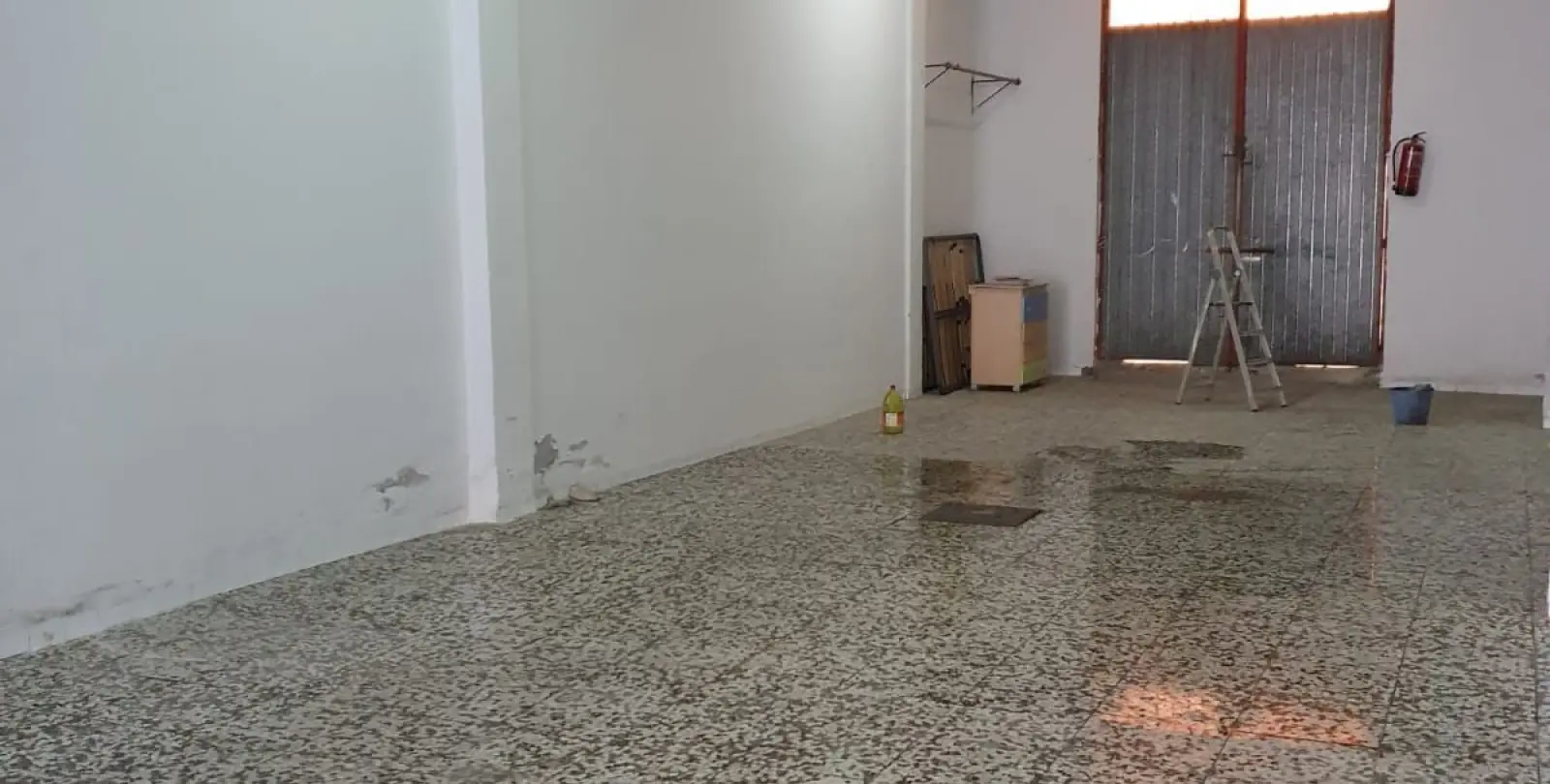 Venta de local comercial en Las Lagunas 1