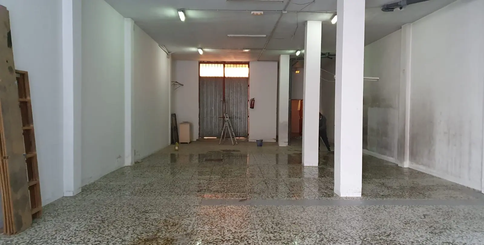 Venta de local comercial en Las Lagunas 2