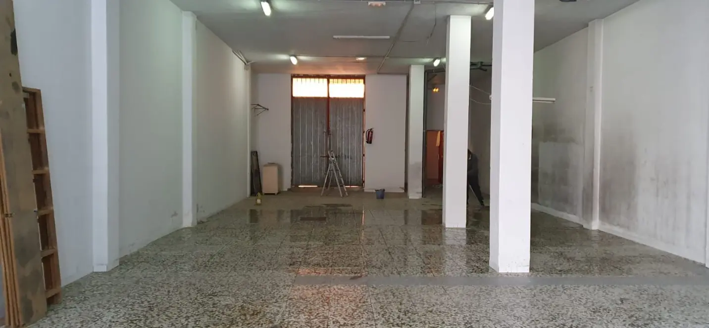 Sale of commercial premises in Las Lagunas 1