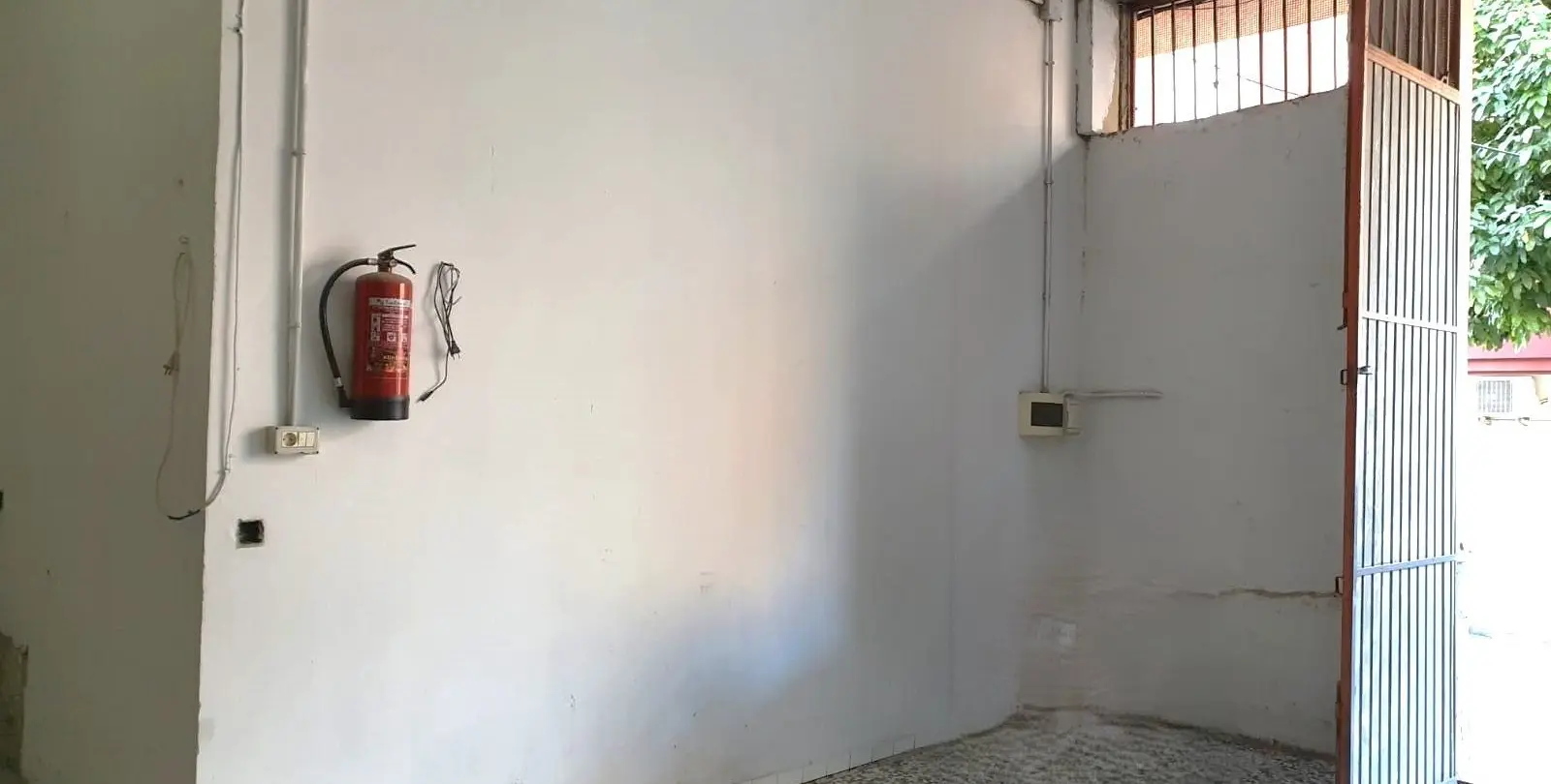 Venta de local comercial en Las Lagunas 4