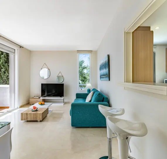 Апартаменты на среднем этаже R4872991