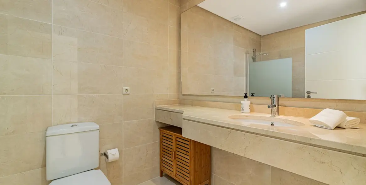 Venta de apartamento en planta media en Casares 18