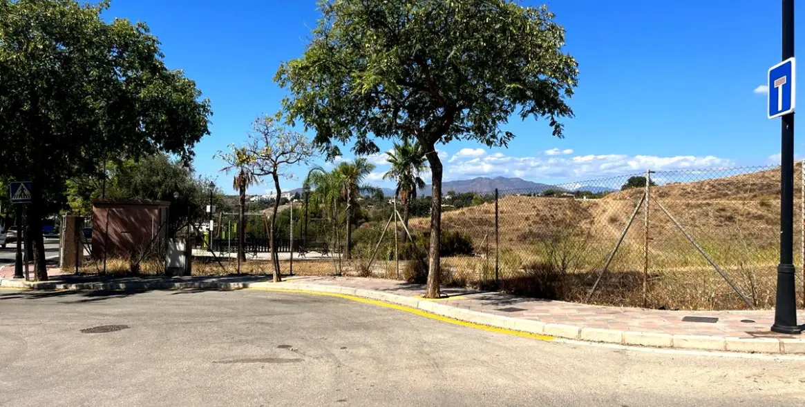 Продажа  коммерческого участка в Fuengirola (район Fuengirola) 1