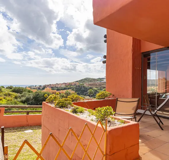 Апартаменты на первом этаже R4970008