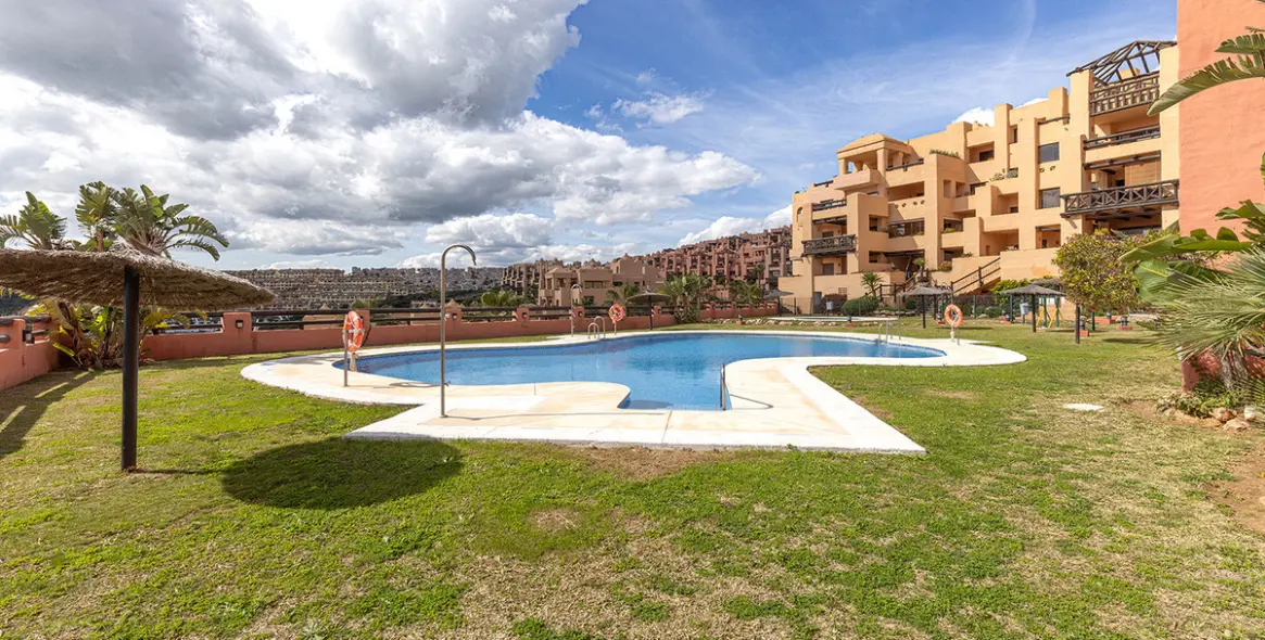 Venta de apartamento en planta baja en San Luis de Sabinillas 13