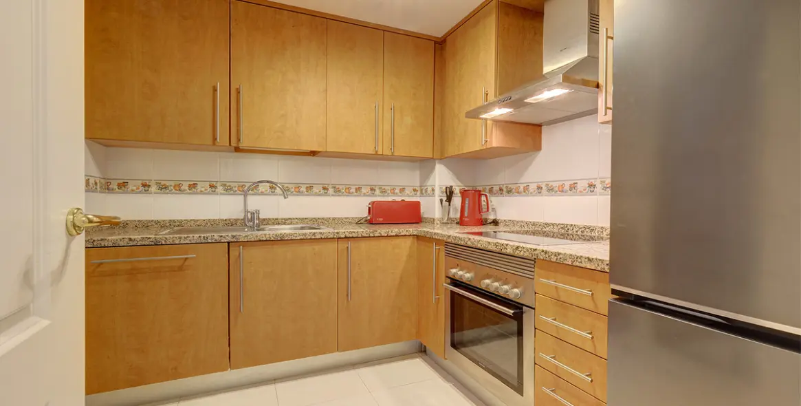 Venta de apartamento en planta baja en San Luis de Sabinillas 18