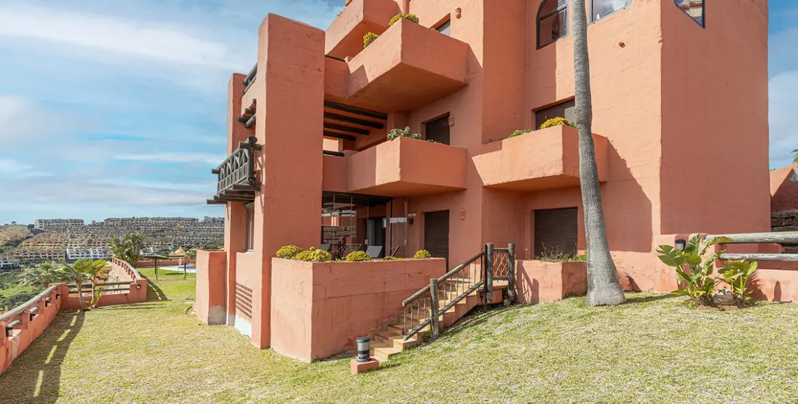 Venta de apartamento en planta baja en San Luis de Sabinillas 19