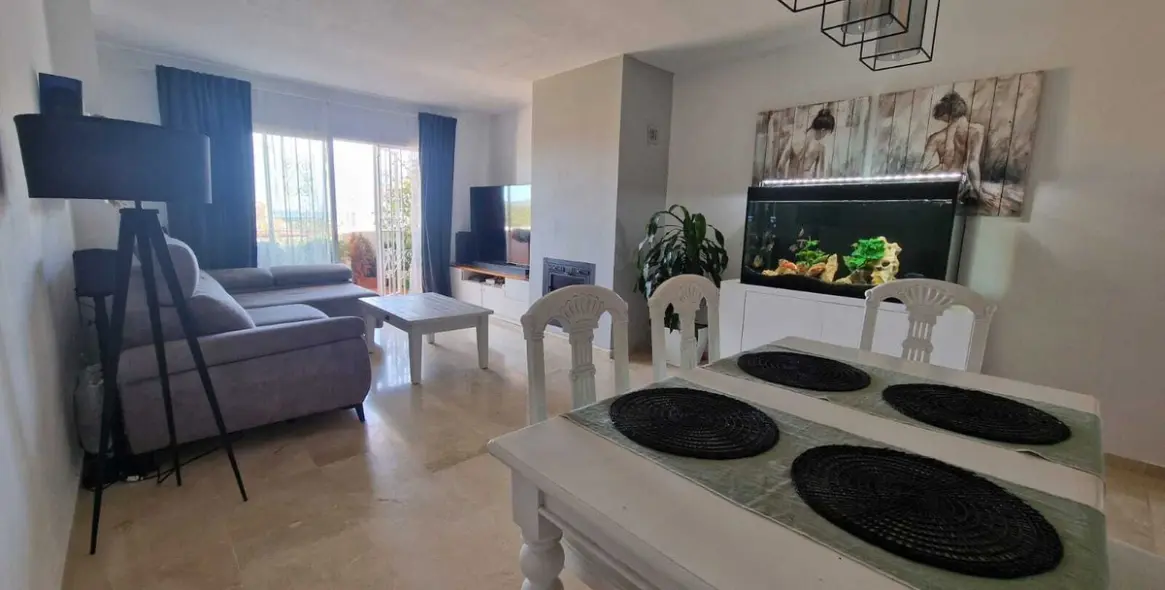 Sale of middle floor apartment in Bel Air 6