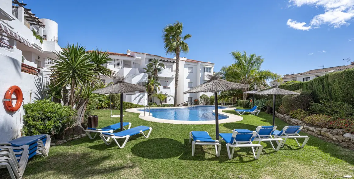 Sale of middle floor apartment in Bel Air 13