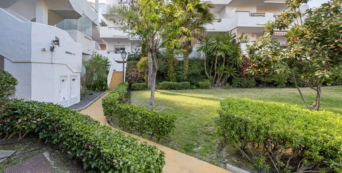 Sale of middle floor apartment in Bel Air 15