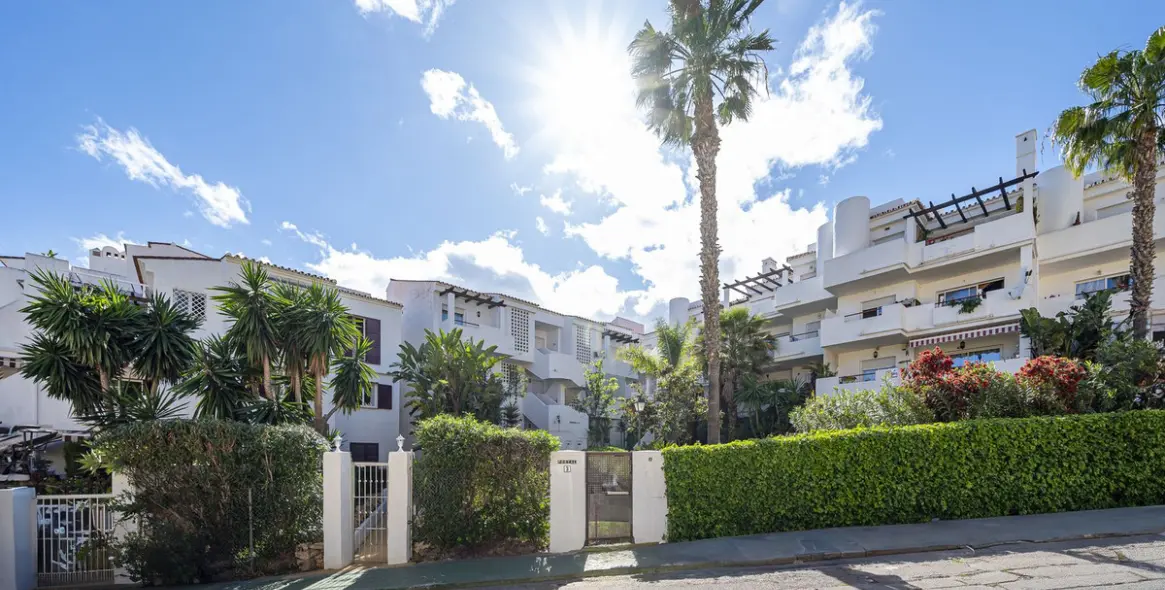 Sale of middle floor apartment in Bel Air 16
