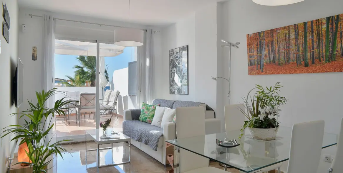 Sale of penthouse in Estepona 3