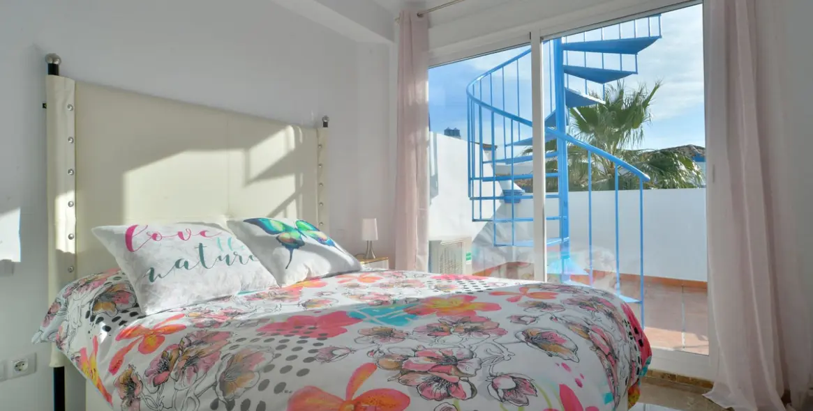 Sale of penthouse in Estepona 4