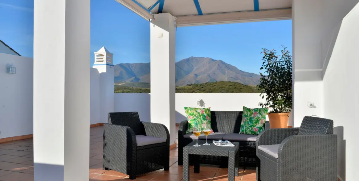 Sale of penthouse in Estepona 11