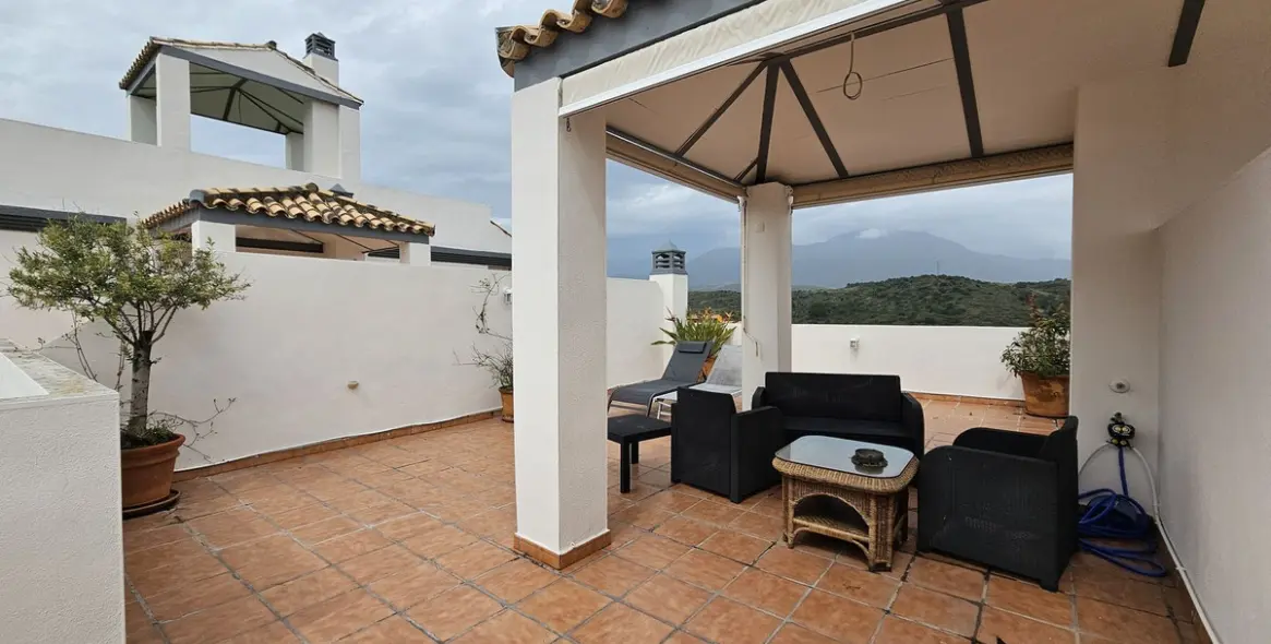 Sale of penthouse in Estepona 17