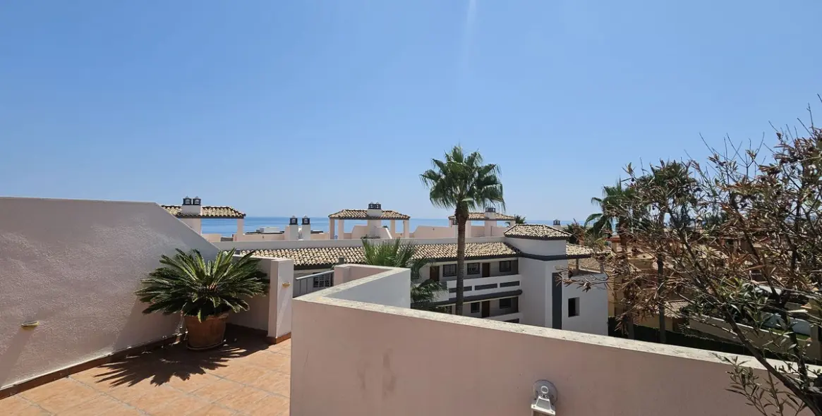 Sale of penthouse in Estepona 20