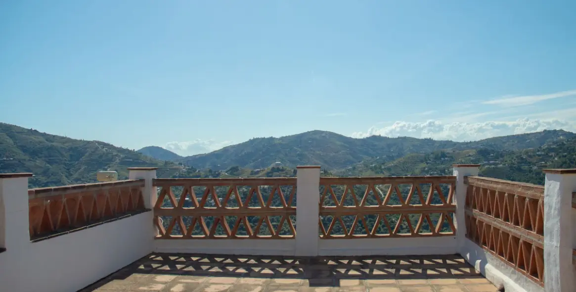 Sale of detached villa in Frigiliana 3