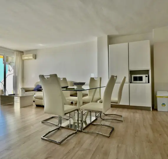 Sale of middle floor apartment in Puerto de Cabopino