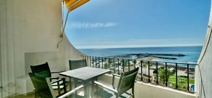 Sale of middle floor apartment in Puerto de Cabopino 2