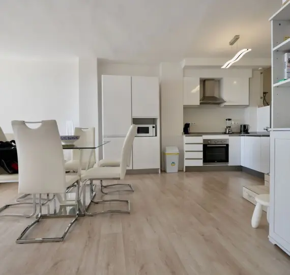 Sale of middle floor apartment in Puerto de Cabopino