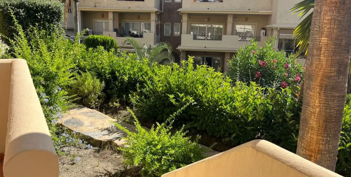 Sale of middle floor apartment in Estepona 3