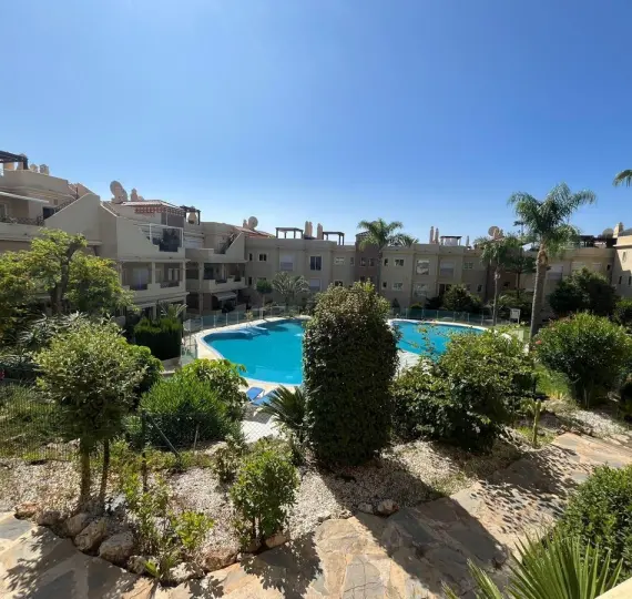 Sale of middle floor apartment in Estepona