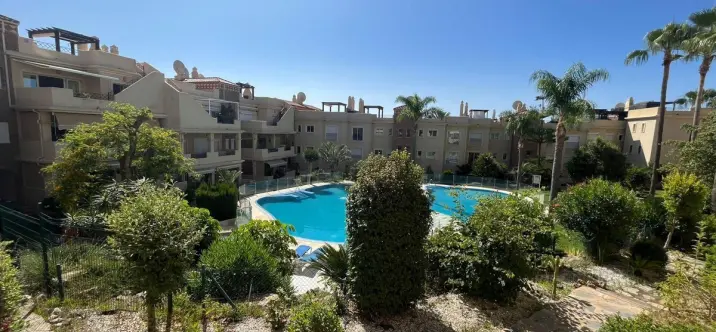 Sale of middle floor apartment in Estepona 4