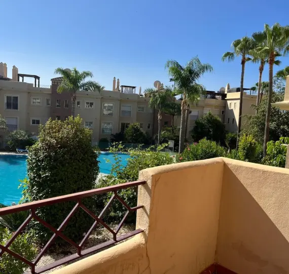 Sale of middle floor apartment in Estepona