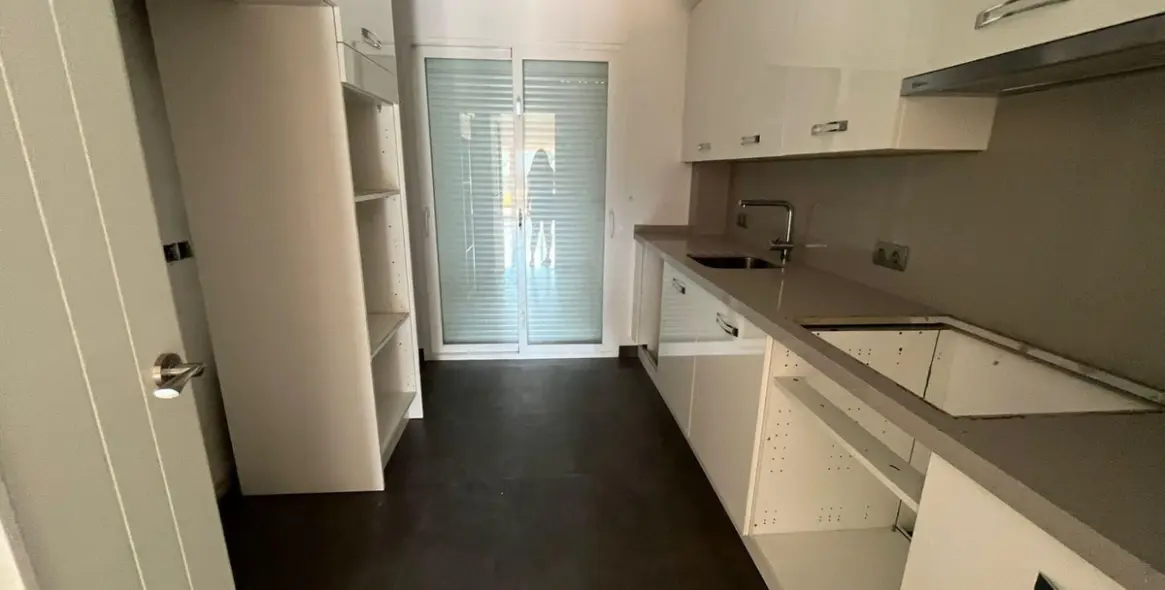 Sale of middle floor apartment in Estepona 8