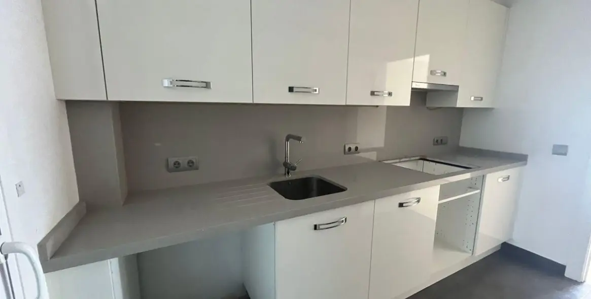 Sale of middle floor apartment in Estepona 9