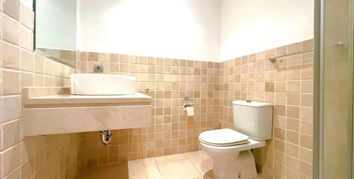 Sale of middle floor apartment in Estepona 20