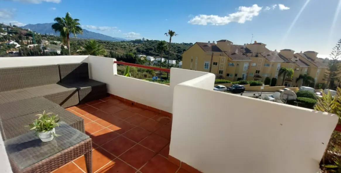 Sale of middle floor apartment in Bel Air 2