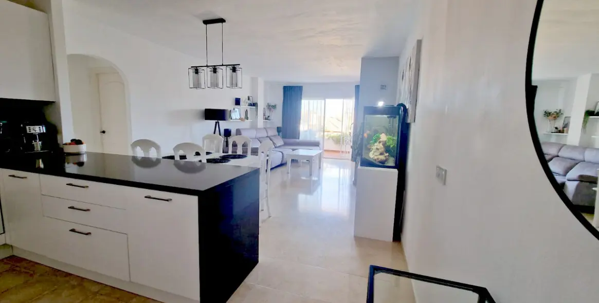 Sale of middle floor apartment in Bel Air 4