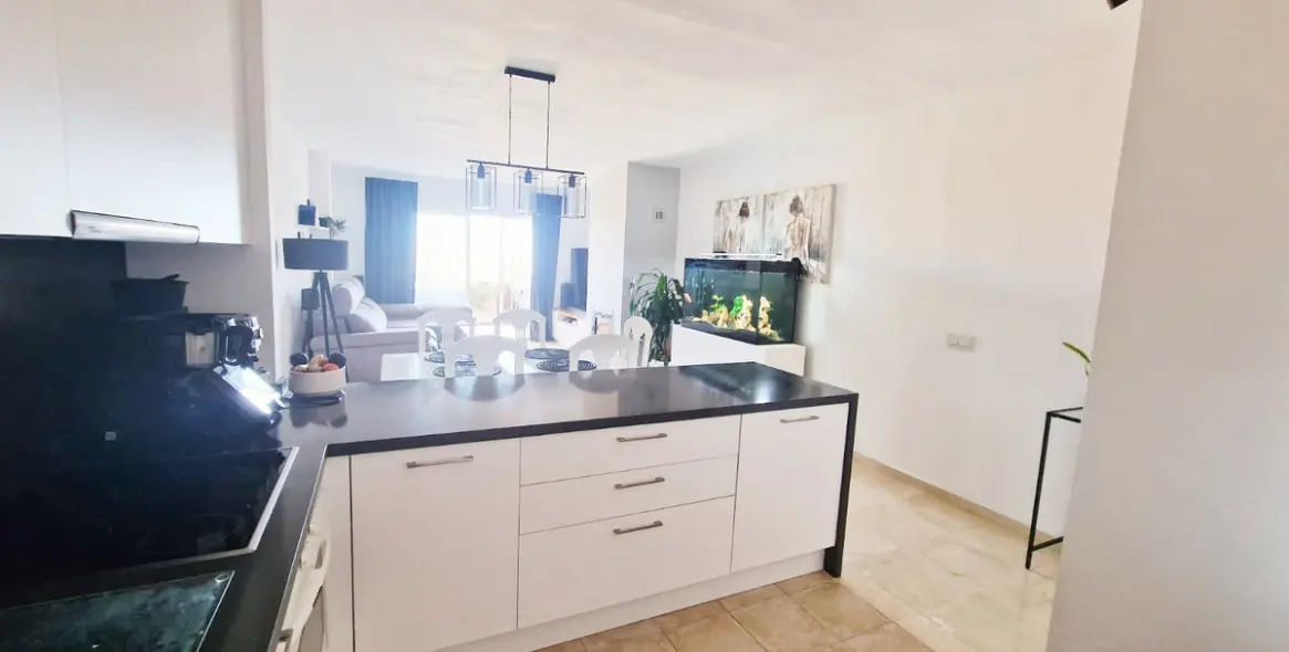 Sale of middle floor apartment in Bel Air 10