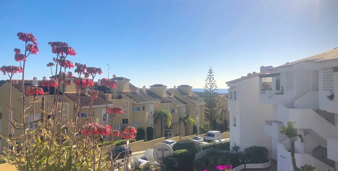 Sale of middle floor apartment in Bel Air 15