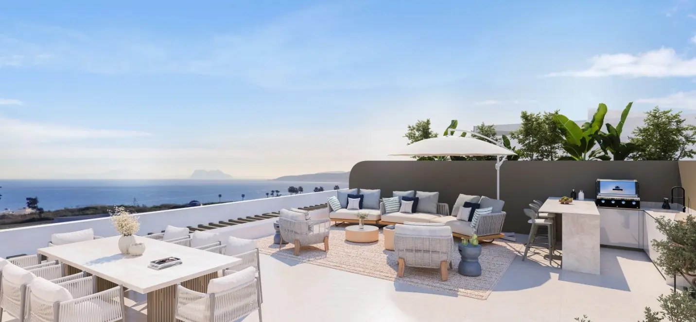 Sale of ground floor apartment in Estepona 2