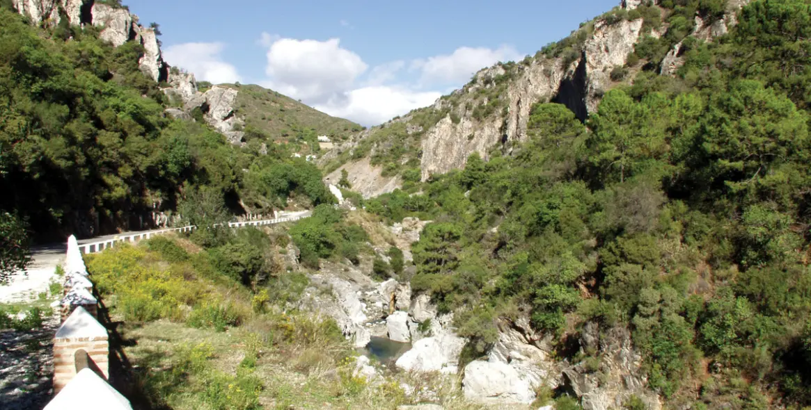 Продажа апартаментов на среднем этаже в Benahavís 20