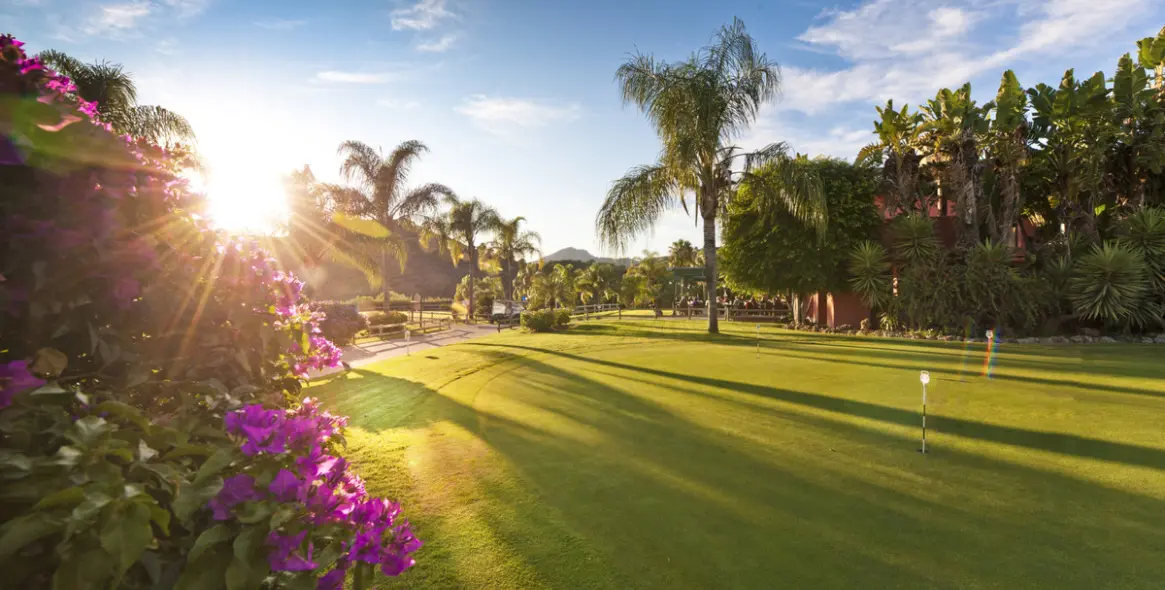 Sale of middle floor apartment in Benahavís 29