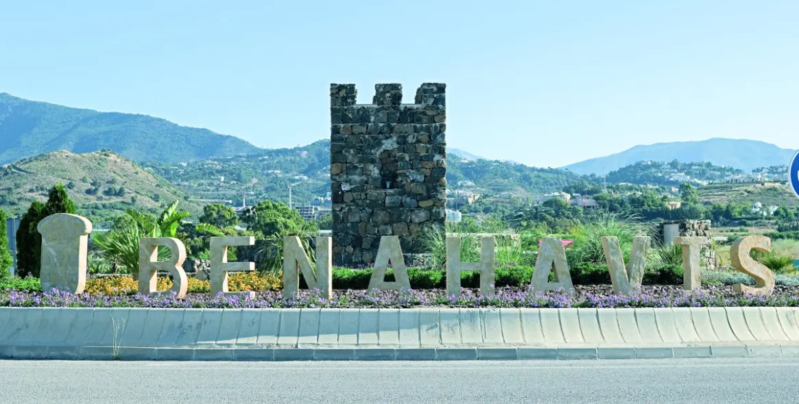 Sale of middle floor apartment in Benahavís 32