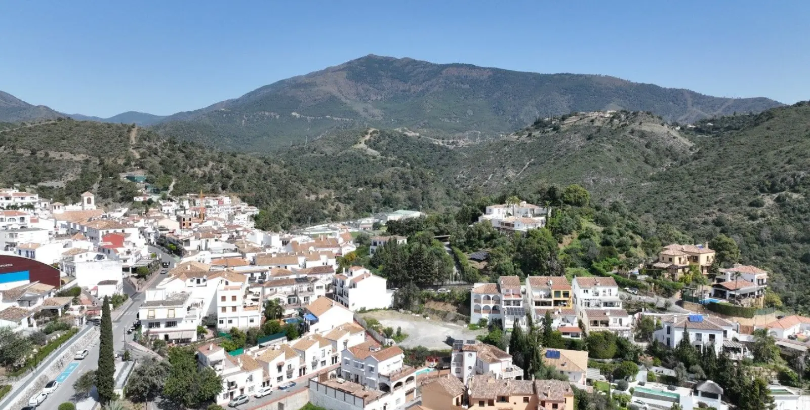 Sale of middle floor apartment in Benahavís 15