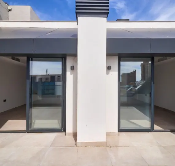 Apartamento en planta media R4861456