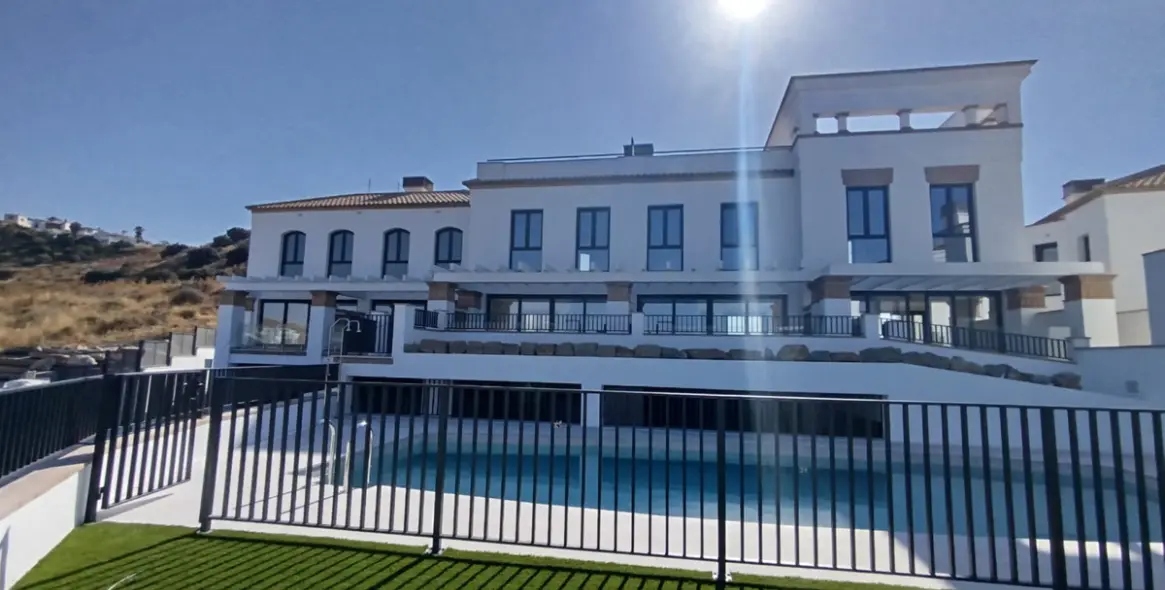 Продажа таунхауса в Torrox 30