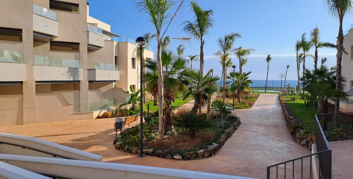 Продажа апартаментов на первом этаже в Valle-Niza 20