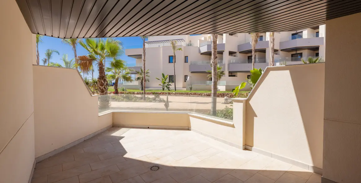 Sale of ground floor apartment in Valle-Niza 23