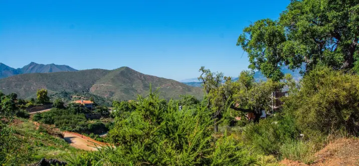 Продажа  жилого участка в La Mairena 2